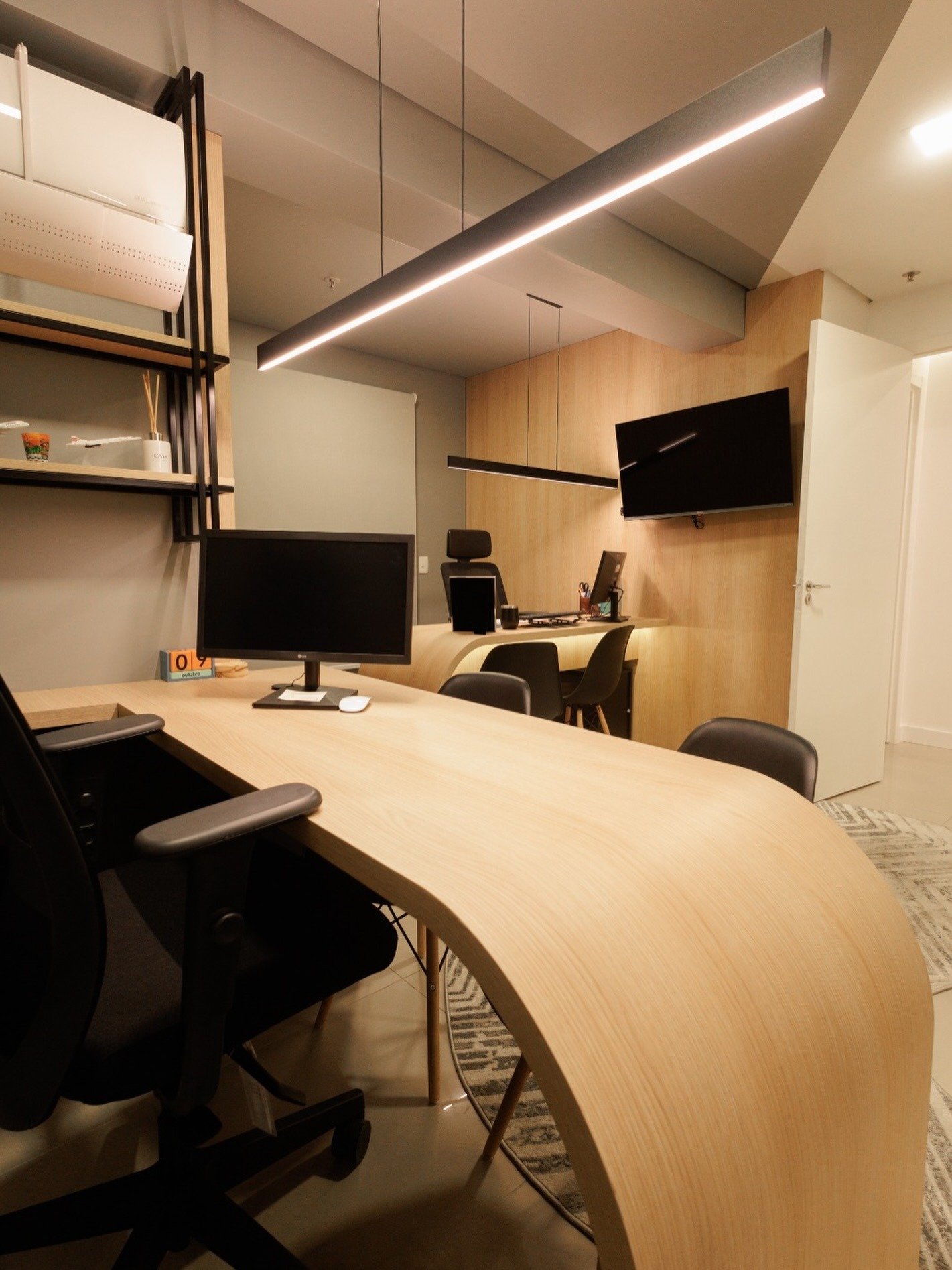 Escritório com Espelhos Orgânicos